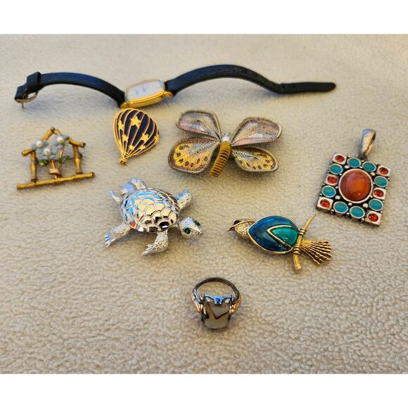 Lot 8 Vintage Jewelry Lot Ring Broochs Seiko Watch Turtle Aztec Charm - Picture 2 of 16